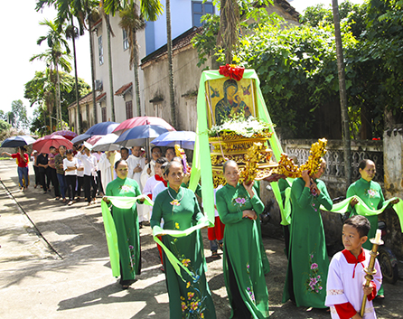 yêu mến Đức Trinh nữ Maria