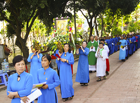 dẹp tan biển lòng nhờ ơn Mẹ Hằng Cứu Giúp