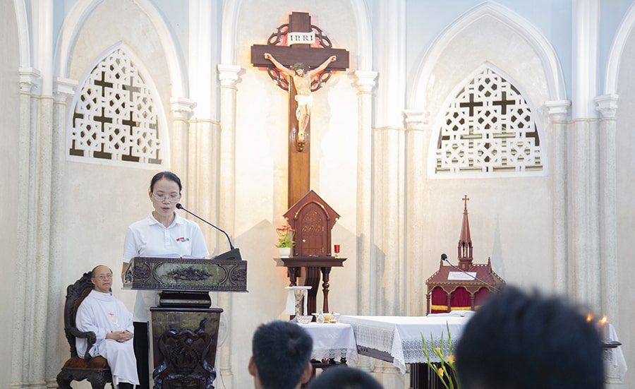 Mẹ Maria lên trời vinh hiển !