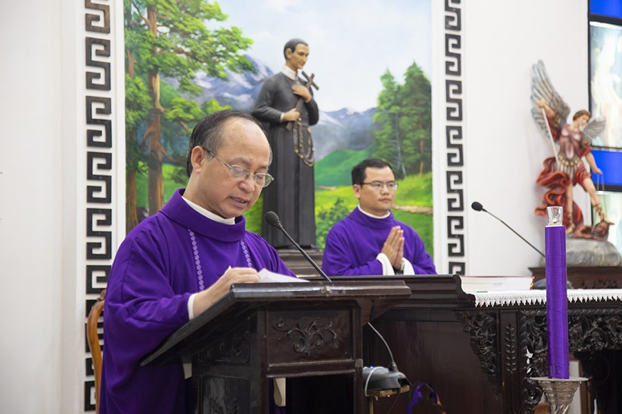 Thiên Chúa nuôi sống chúng ta !